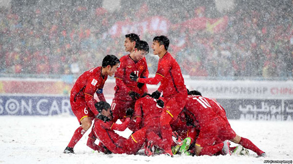 Văn Thanh U23 và các đồng đội thi đấu giữa trời mưa tuyết trong kỳ tích ở Thường Châu