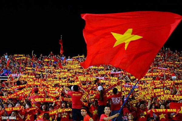 CĐV Việt Nam luôn sát cánh bên các cầu thủ